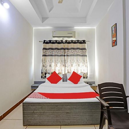 Hotel Velvet Rajkot Exterior photo