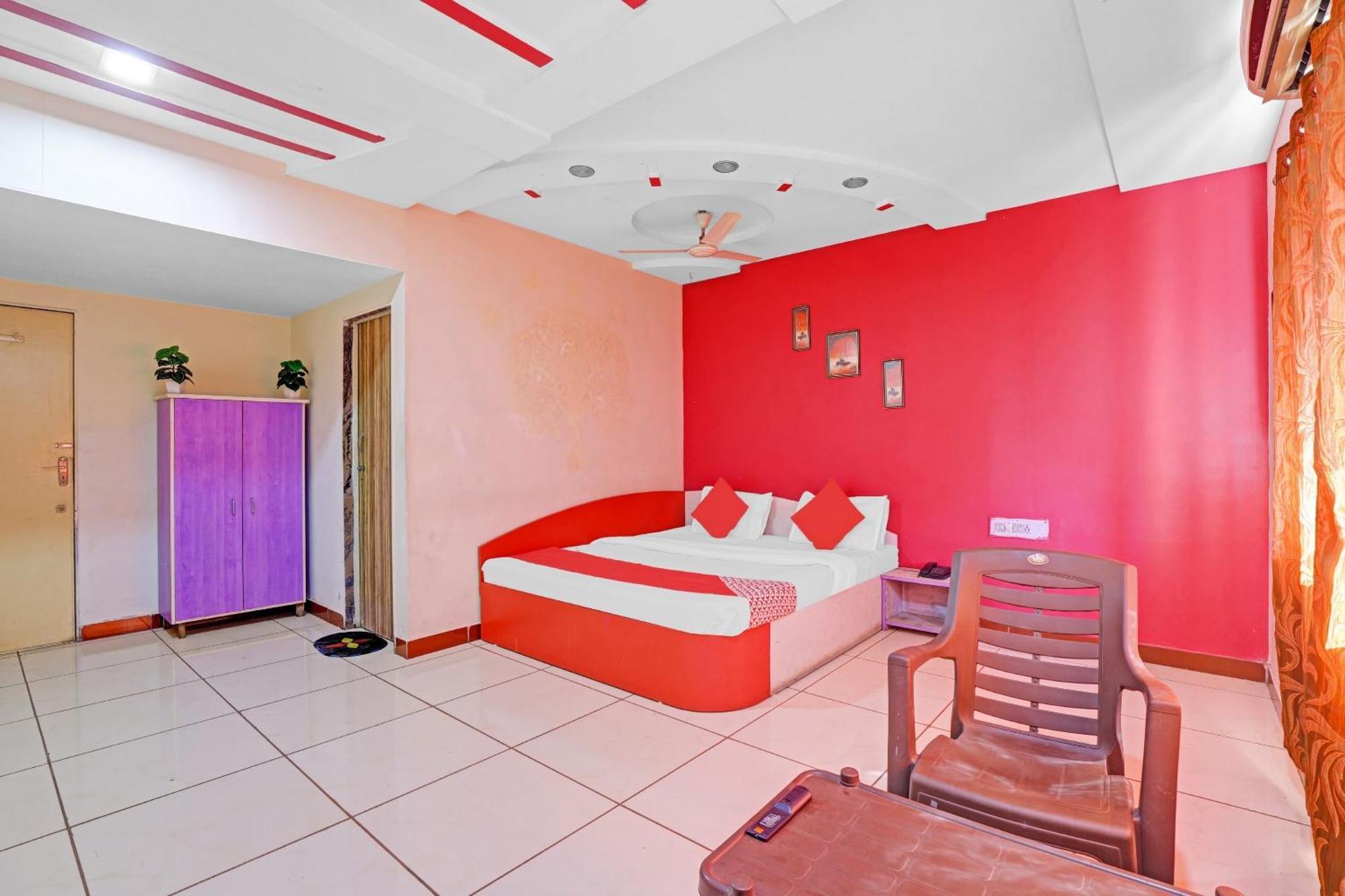 Hotel Velvet Rajkot Exterior photo