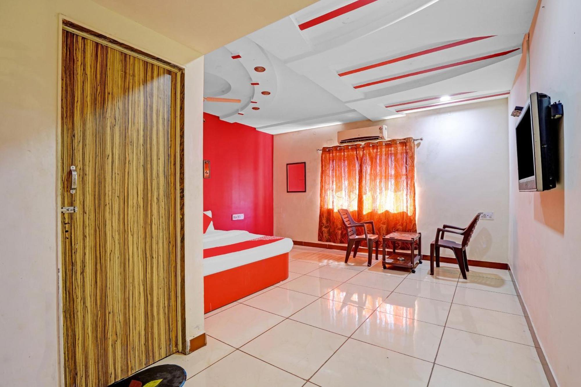 Hotel Velvet Rajkot Exterior photo