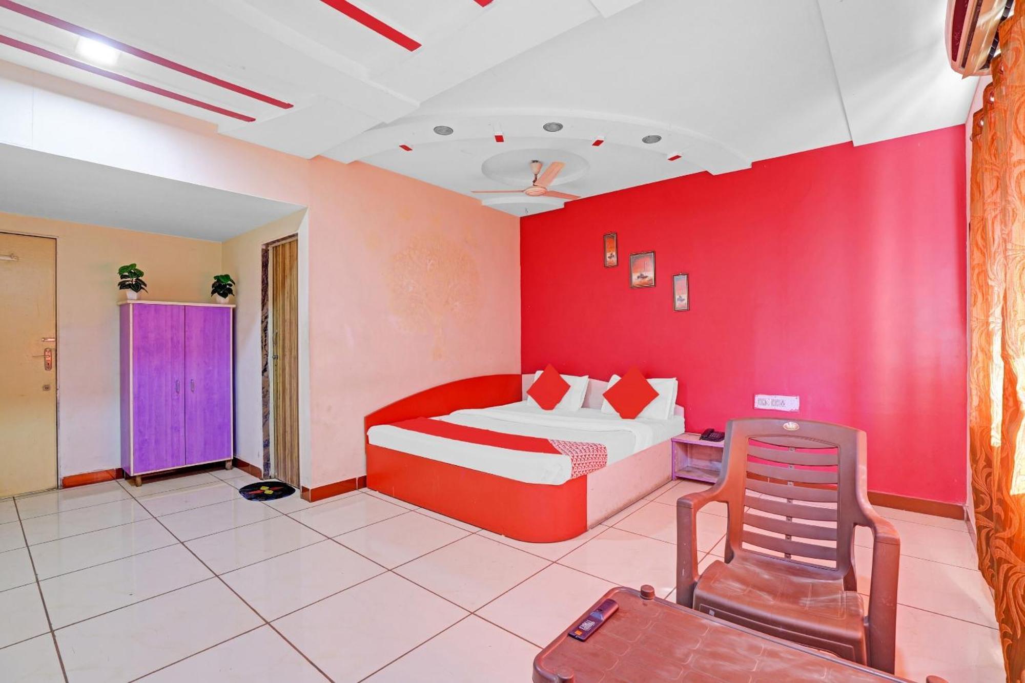 Hotel Velvet Rajkot Exterior photo