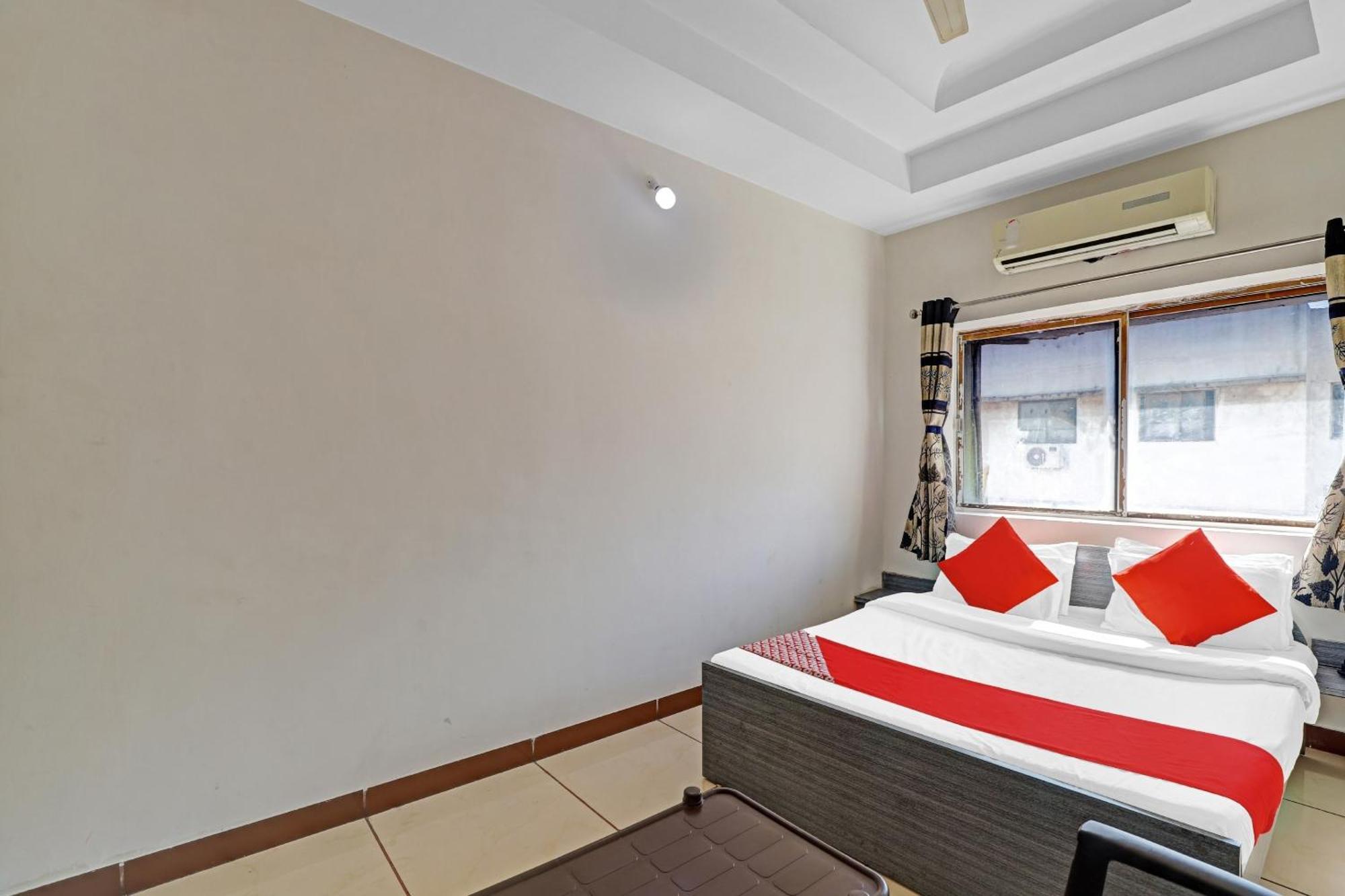 Hotel Velvet Rajkot Exterior photo