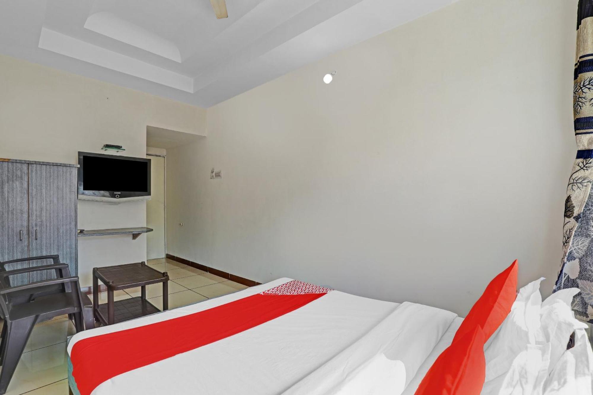 Hotel Velvet Rajkot Exterior photo