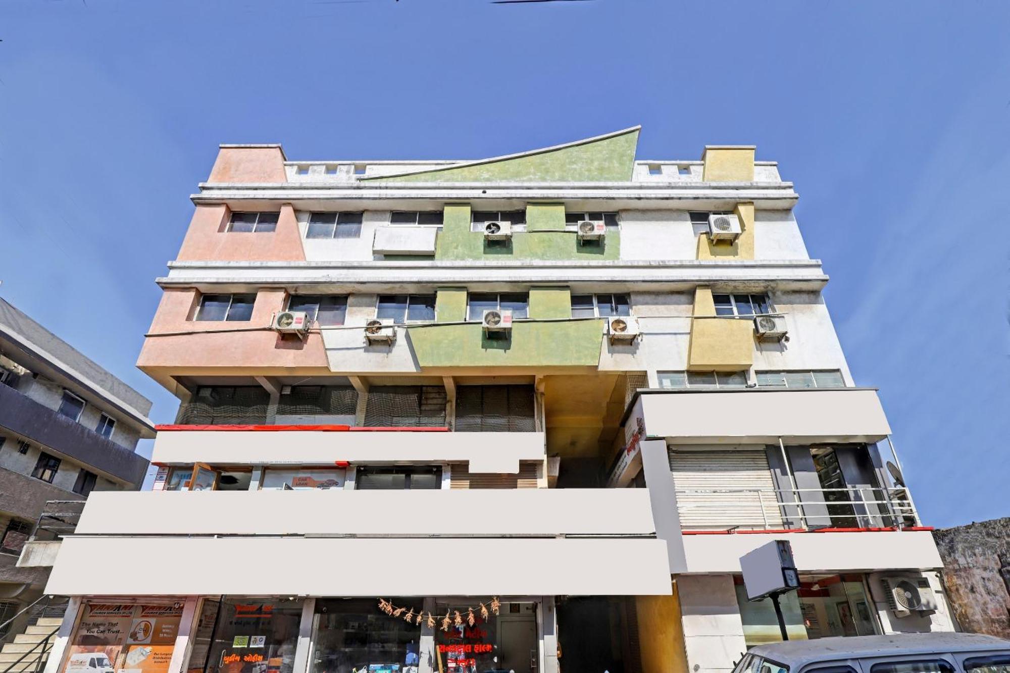 Hotel Velvet Rajkot Exterior photo